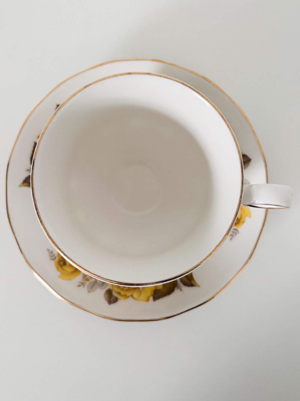 Vintage Queen Anne Fine Bone China Tea Cup & Saucer - Gold Filigree - Picture 3 of 6